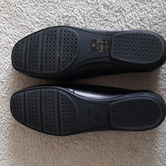 GEOX Respira Black Leather Loafers w Gold Buckle Details - Nearly New! - Picture 15 of 17